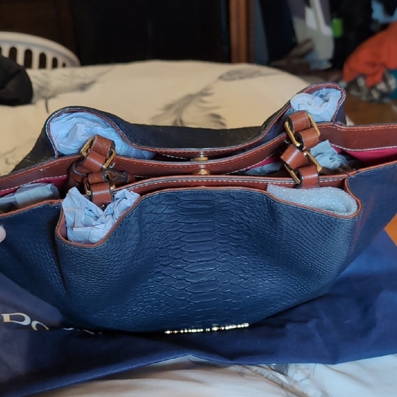 Dooney & Bourke Croc Embossed Flynn - Picture 11 of 17